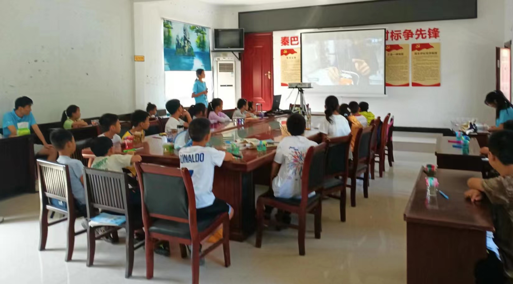 治沙精神传承人张立强一行助力暑期“三下乡”社会实践活动