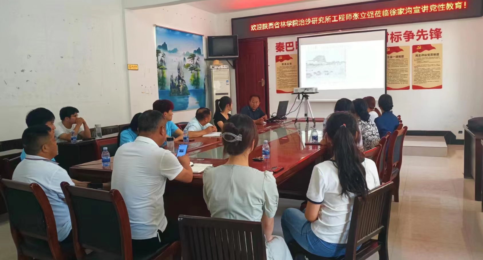 扎根大漠献青春      传递劳模正能量