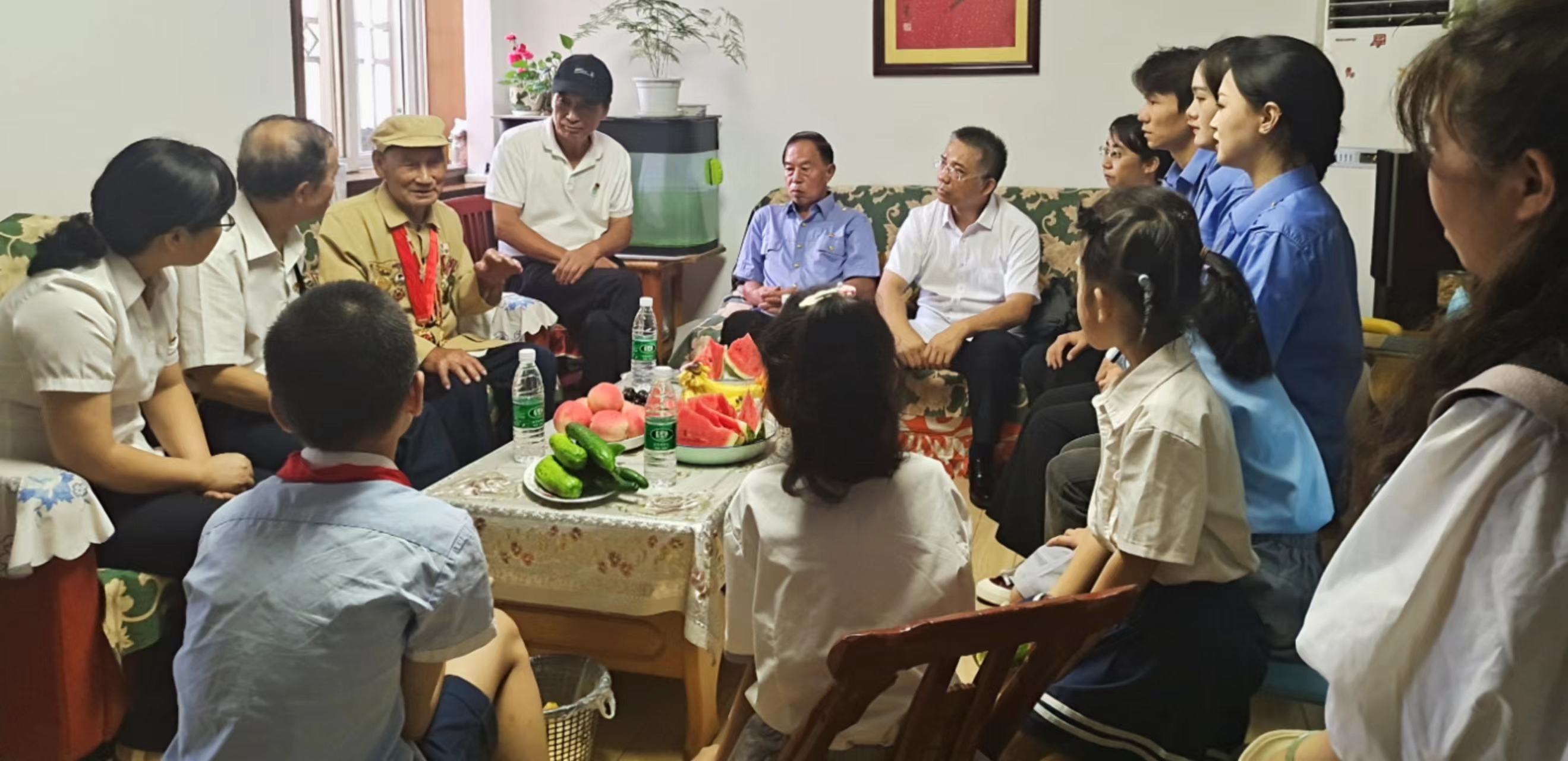 听英模故事    传家国情怀