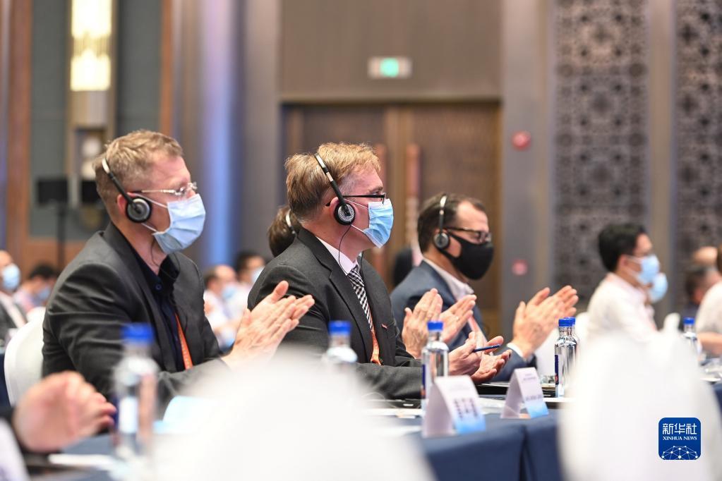 2022年5月23日,嘉宾在福建厦门出席金砖国家工业互联网与数字制造发展论坛开幕式。新华社记者 林善传 摄